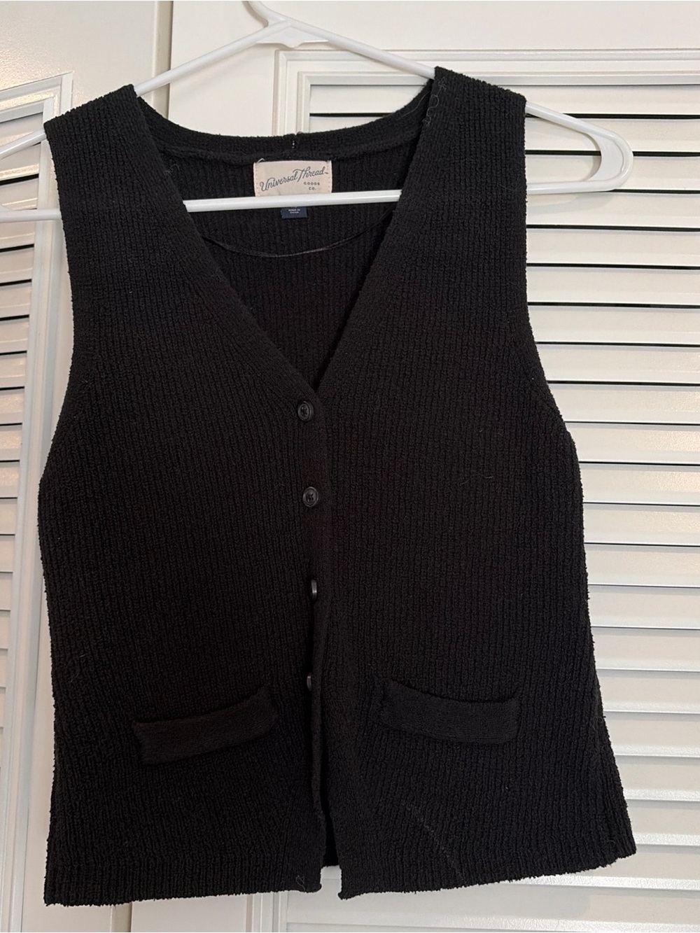 Universal Thread Black Textured Knit Button-Front Vest